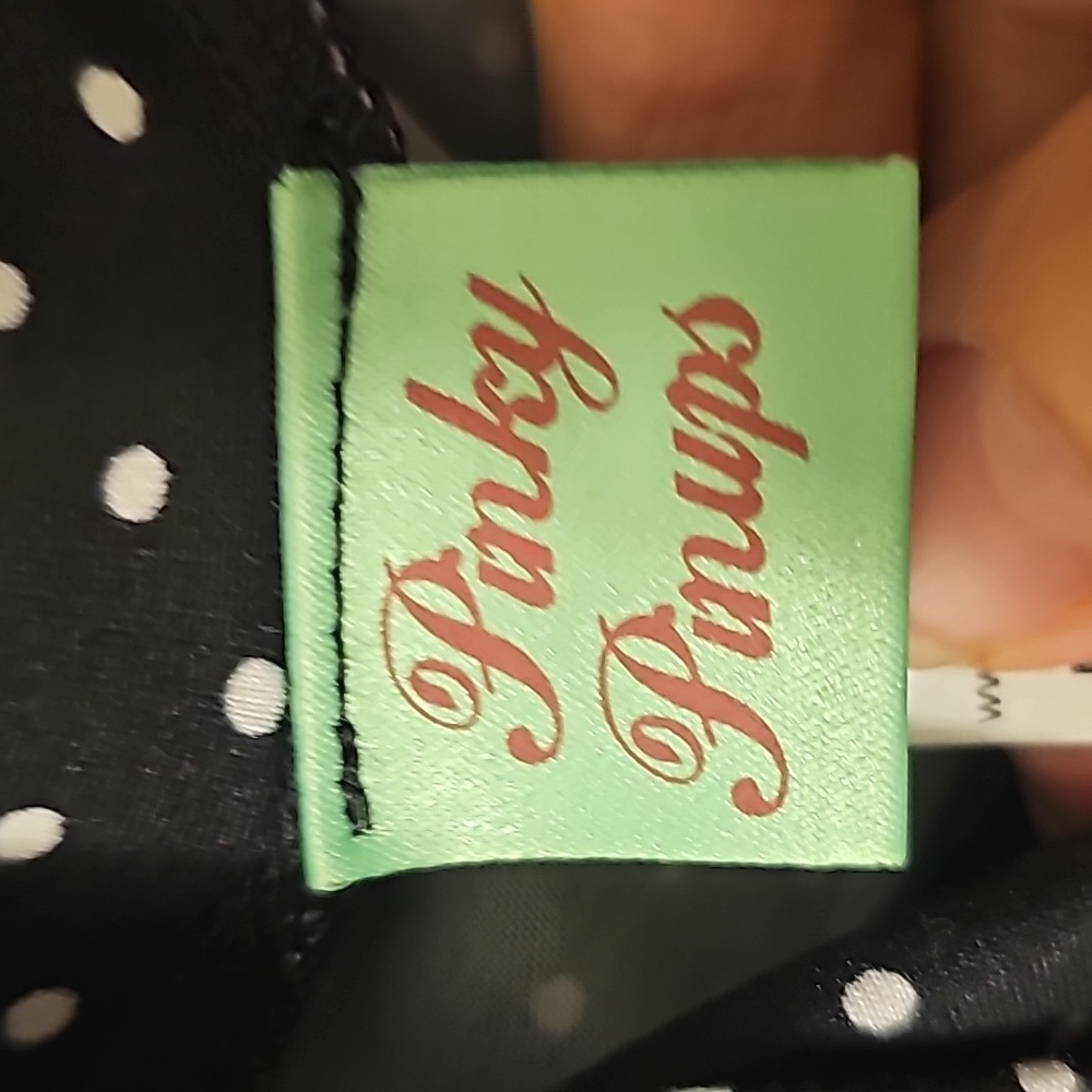 PINKY PINUPS Shortsleeve Blouse - Picture 2 of 4